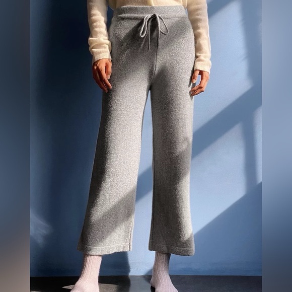 Aritzia The Group by Babaton Cashmere Luxe Cropped Pant - Picture 2 of 3